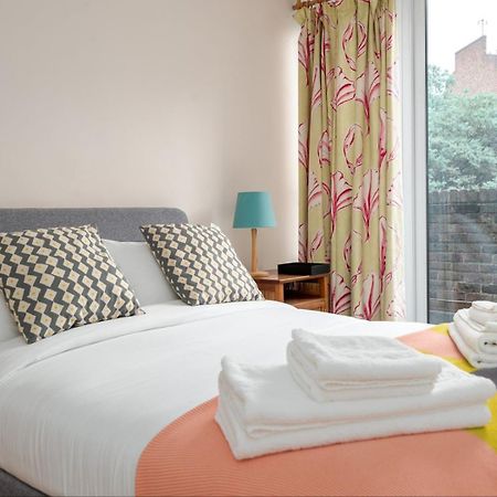 Guestready - Lovely Ground Floor Duplex With Patio In Southbank Apartment London Exterior photo