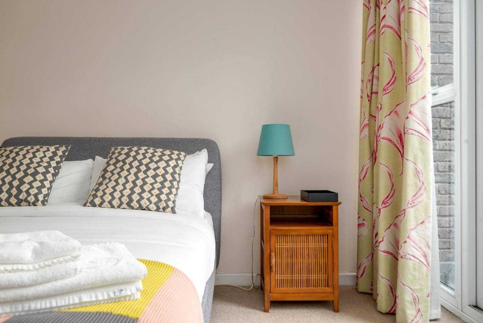 Guestready - Lovely Ground Floor Duplex With Patio In Southbank Apartment London Exterior photo